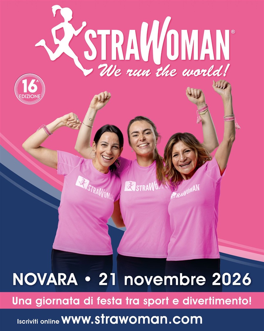 Locandina a sfondo prevalentemente rosa e blu scuro che promuove la 16ª edizione di Strawoman, manifestazione sportiva dedicata alle donne.
Nella parte superiore è presente il grande logo bianco “STRAWOMAN – We run the world!”, accompagnato dalla sagoma stilizzata di una donna che corre. A sinistra compare un elemento circolare con la scritta “16ª EDIZIONE”.
Al centro della locandina sono raffigurate tre donne sorridenti, vestite con magliette rosa con il logo Strawoman, con le braccia alzate in segno di entusiasmo e partecipazione.

Nella parte inferiore sono indicate le informazioni sull’evento: “NOVARA • 21 novembre 2026”. Sotto, su una fascia rosa, compare la frase “Una giornata di festa tra sport e divertimento!”.

In fondo alla locandina è riportata l’indicazione “Iscrivi online” seguita dall’indirizzo del sito www.strawoman.com.