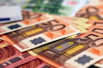 Foto di banconote euro di vario taglio